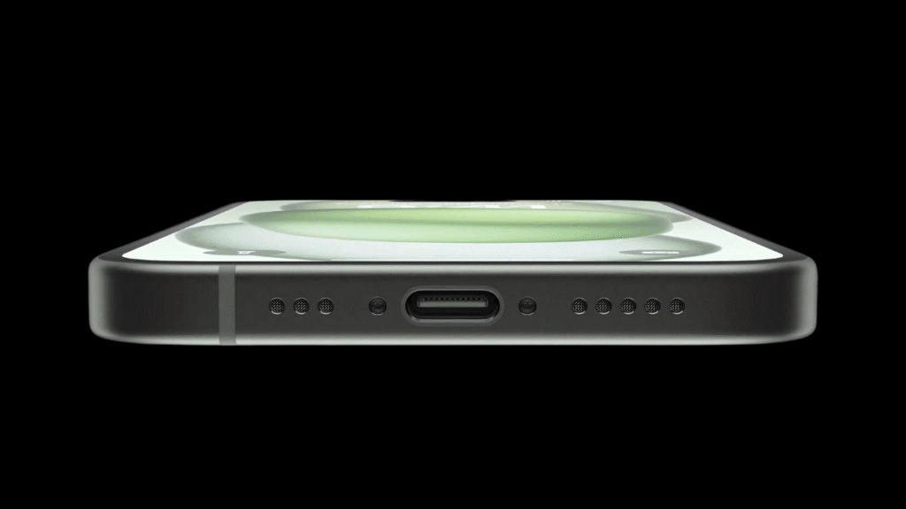 iPhone 17 में USB-C फास्ट चार्जिंग पोर्ट
